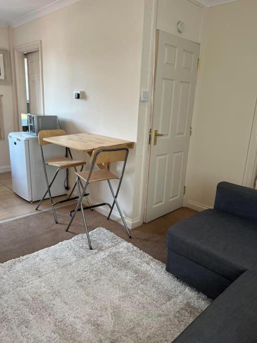 1 Bedroom Flat Sleeps 4 In Abingdon Oxfordshire Екстер'єр фото